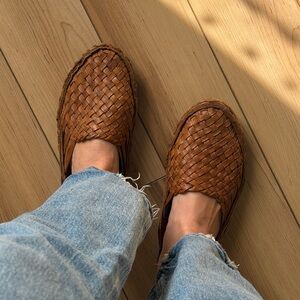 Women’s Mohinders woven slides shoes size 9